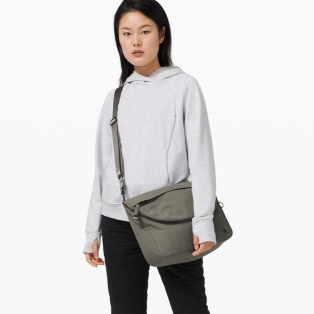 Lululemon All Night Festival Bag Vol 10L (Large) in Green